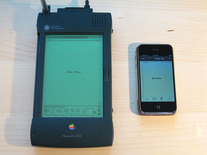 800px-Apple_Newton_and_iPhone